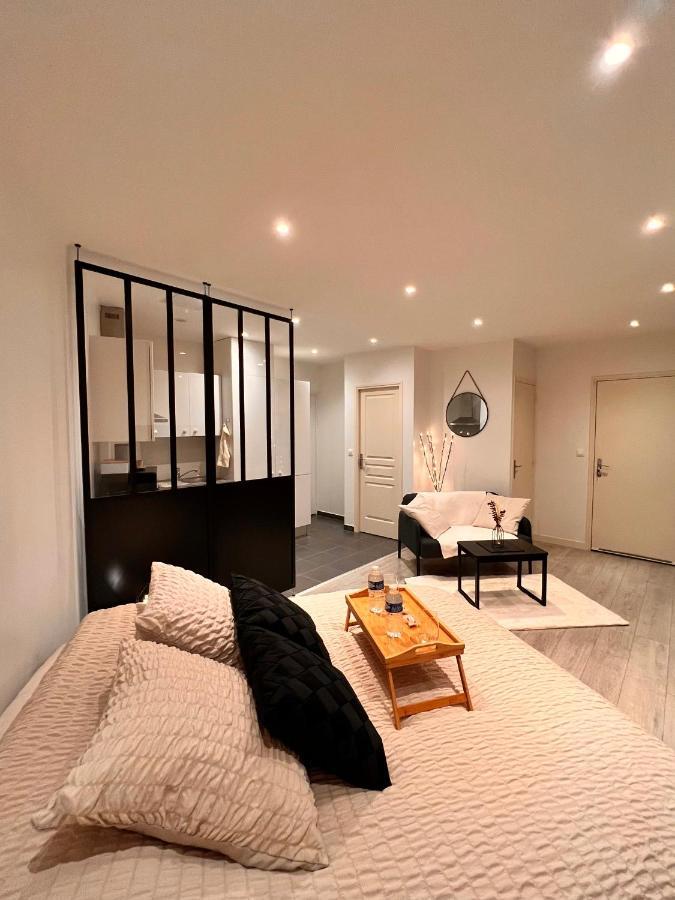Modern - Cosy & Chic - Jaccuzi Apartment