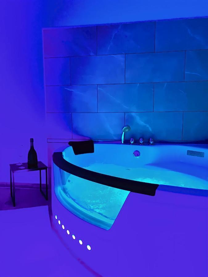 Modern - Cosy & Chic - Jaccuzi *